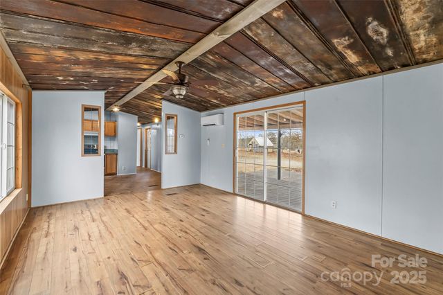 499 Indian Hill Road, Olin, NC 28660