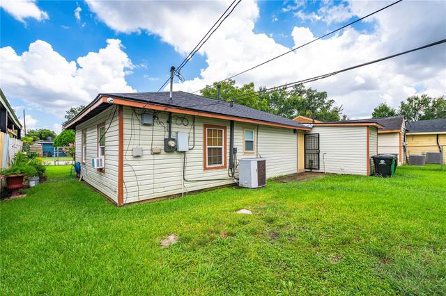4937 Bataan Road, Houston, TX 77033