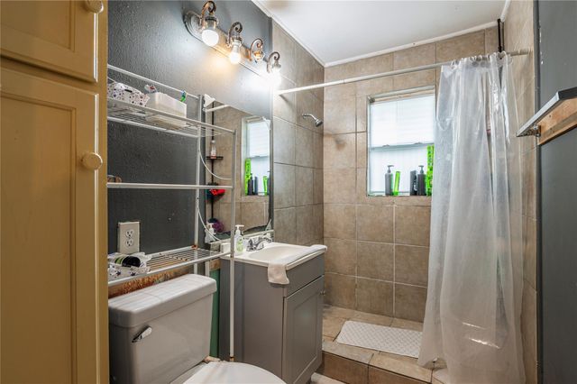 4937 Bataan Road, Houston, TX 77033