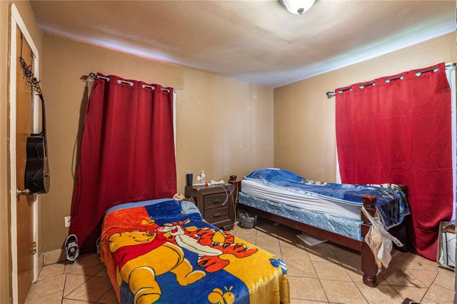 4937 Bataan Road, Houston, TX 77033