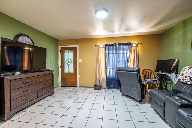 4937 Bataan Road, Houston, TX 77033