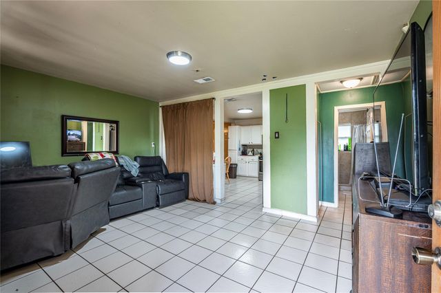 4937 Bataan Road, Houston, TX 77033