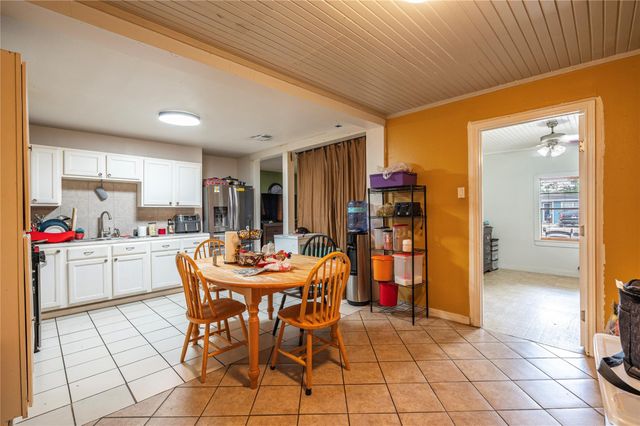 4937 Bataan Road, Houston, TX 77033