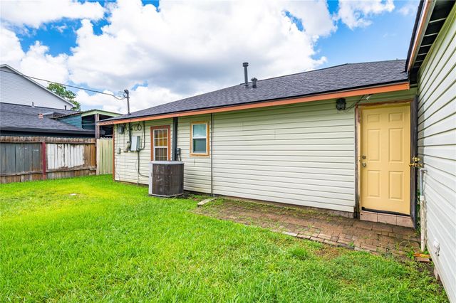 4937 Bataan Road, Houston, TX 77033