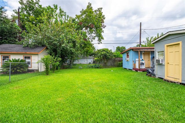 4937 Bataan Road, Houston, TX 77033