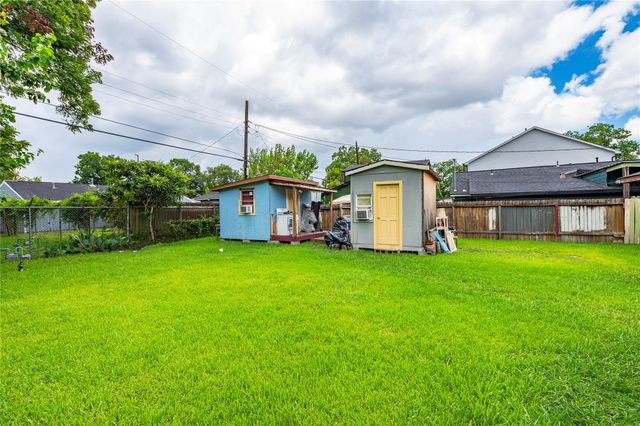 4937 Bataan Road, Houston, TX 77033