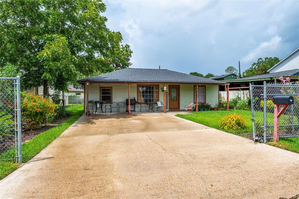 4937 Bataan Road, Houston, TX 77033