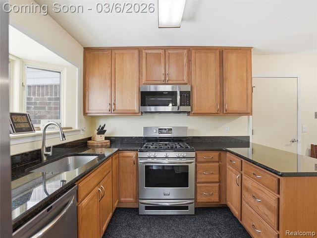 5530 Fox Chase Lane, Clarkston, MI 48346