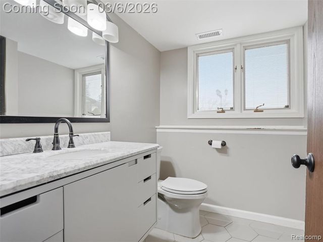 5530 Fox Chase Lane, Clarkston, MI 48346