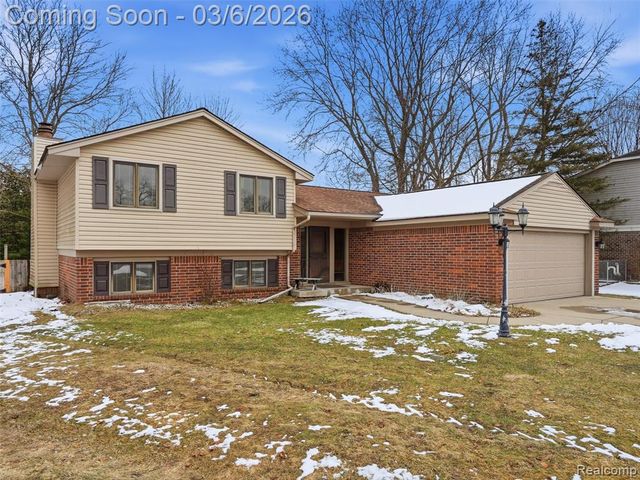 5530 Fox Chase Lane, Clarkston, MI 48346