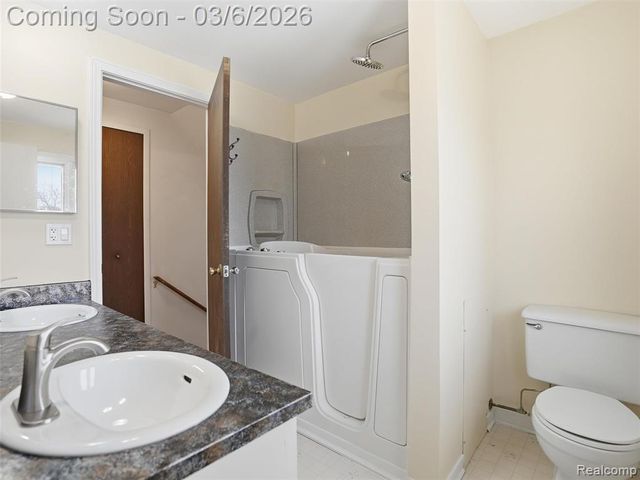 5530 Fox Chase Lane, Clarkston, MI 48346