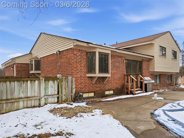 5530 Fox Chase Lane, Clarkston, MI 48346