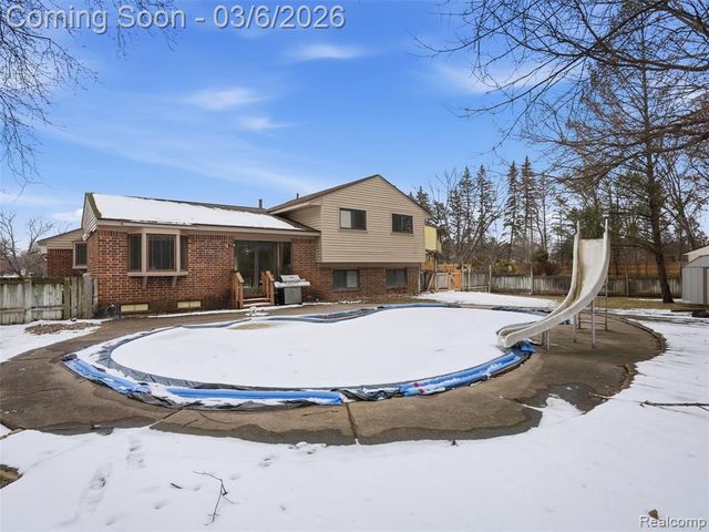 5530 Fox Chase Lane, Clarkston, MI 48346