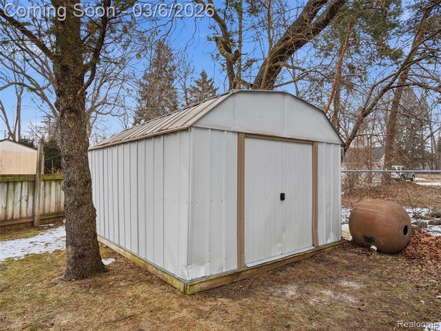 5530 Fox Chase Lane, Clarkston, MI 48346