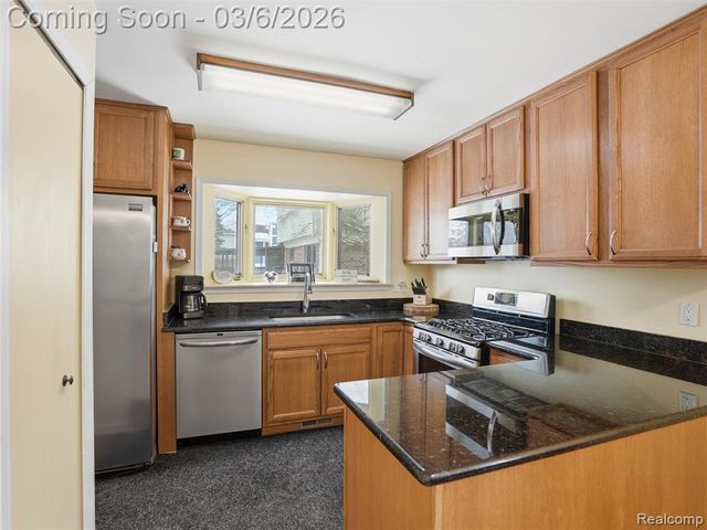 5530 Fox Chase Lane, Clarkston, MI 48346