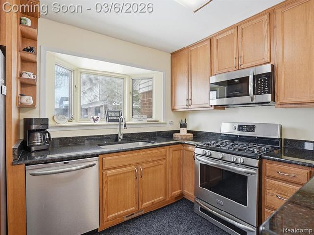 5530 Fox Chase Lane, Clarkston, MI 48346