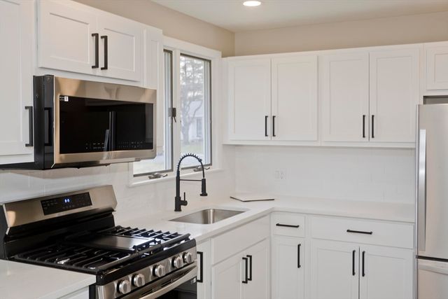 2 Pearl St Ext, Enfield, CT 06082