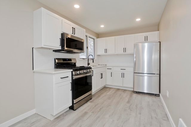 2 Pearl St Ext, Enfield, CT 06082