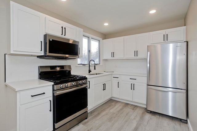 2 Pearl St Ext, Enfield, CT 06082