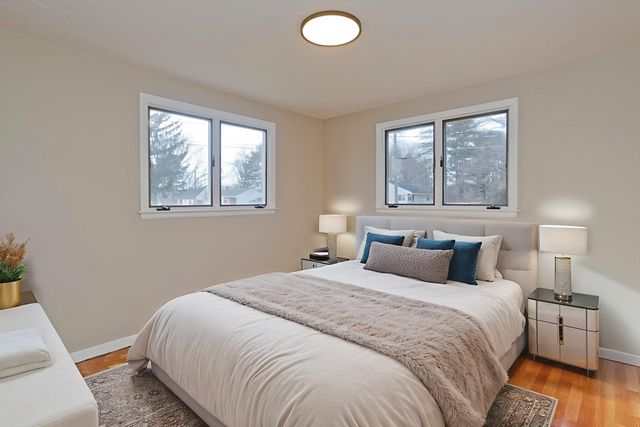 2 Pearl St Ext, Enfield, CT 06082