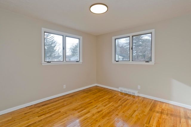 2 Pearl St Ext, Enfield, CT 06082