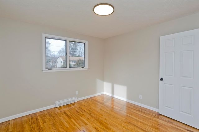 2 Pearl St Ext, Enfield, CT 06082