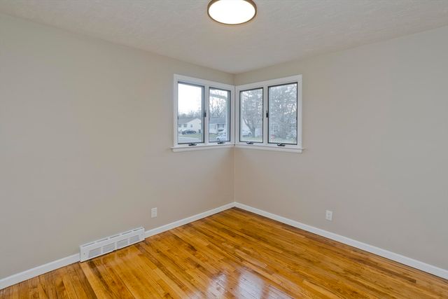 2 Pearl St Ext, Enfield, CT 06082