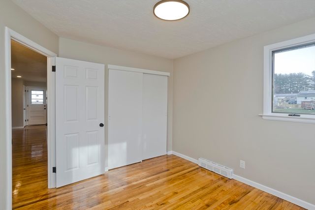 2 Pearl St Ext, Enfield, CT 06082