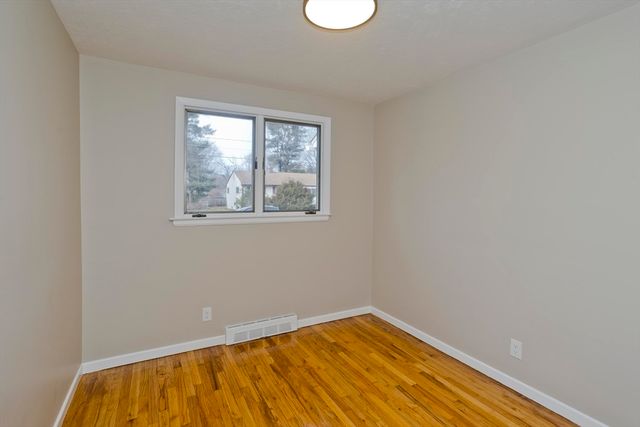 2 Pearl St Ext, Enfield, CT 06082