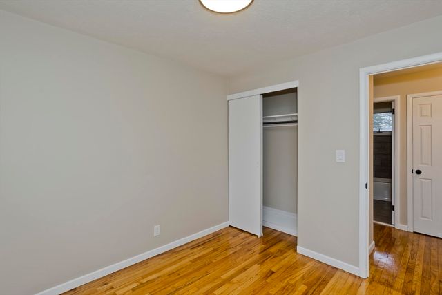 2 Pearl St Ext, Enfield, CT 06082