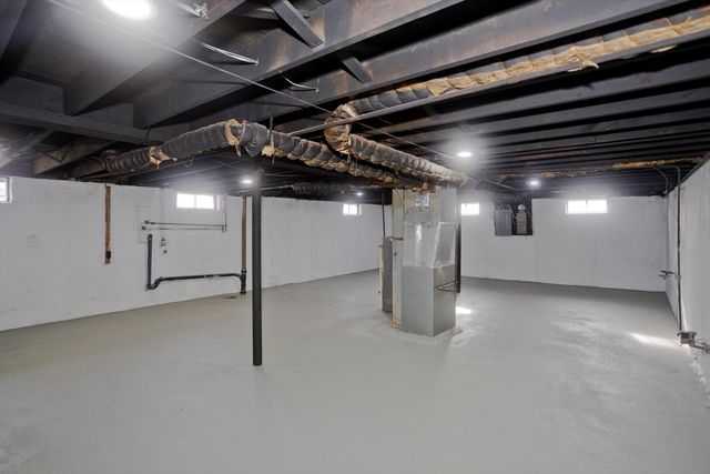 2 Pearl St Ext, Enfield, CT 06082