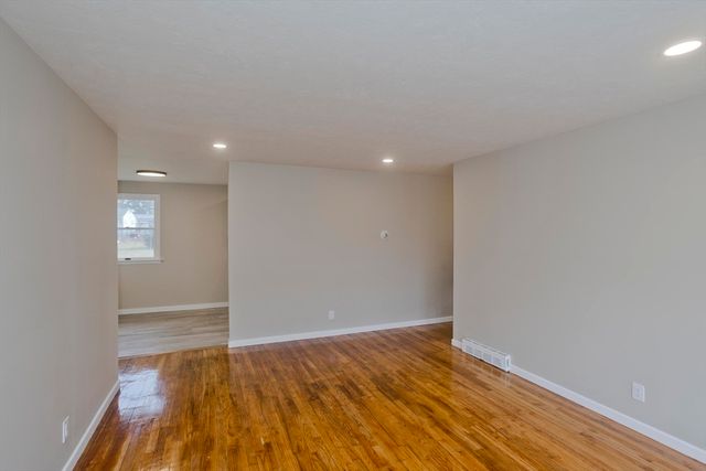 2 Pearl St Ext, Enfield, CT 06082