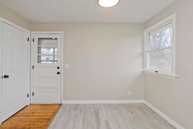 2 Pearl St Ext, Enfield, CT 06082