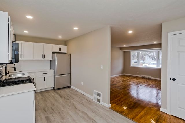 2 Pearl St Ext, Enfield, CT 06082