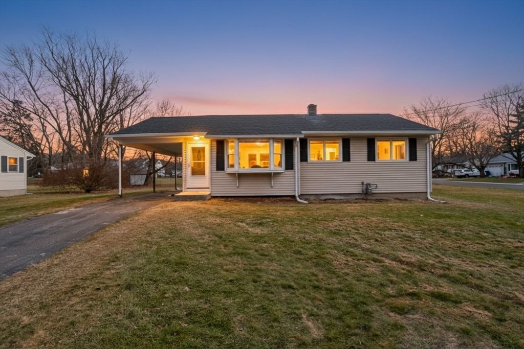 2 Pearl St Ext, Enfield, CT 06082