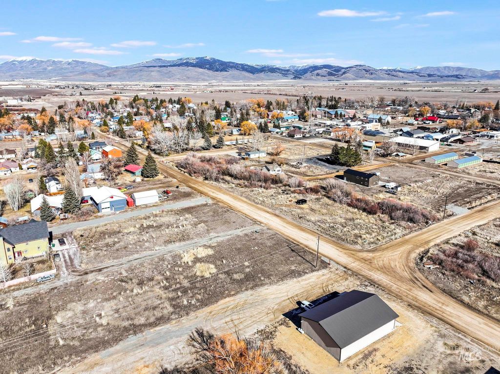 309 W Spruce Ave, Fairfield, ID 83327