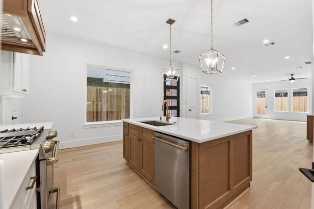1434 Alexander Street, Houston, TX 77008