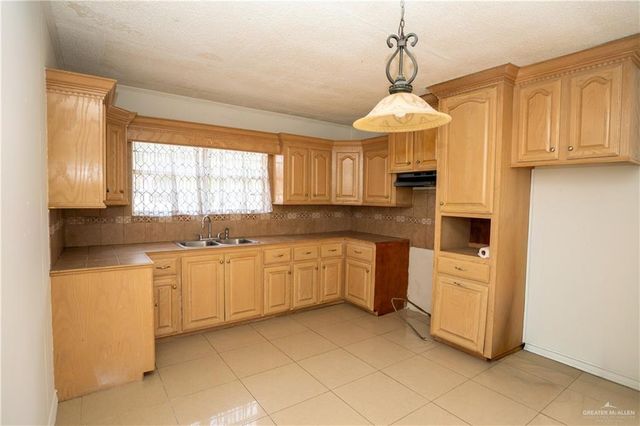 717 Yucca Street, Sullivan City, TX 78595