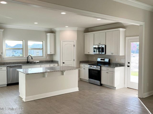 12181 Walker Road, Ocean Springs, MS 39564