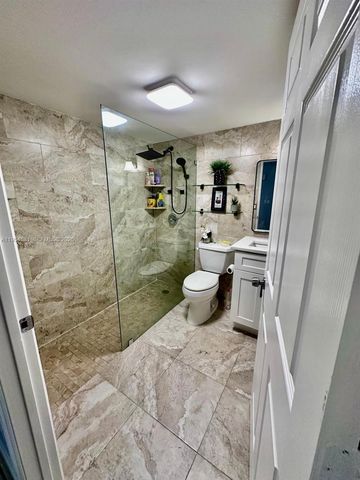 15645 SW 82nd Cir Ln 7-5, Miami, FL 33193