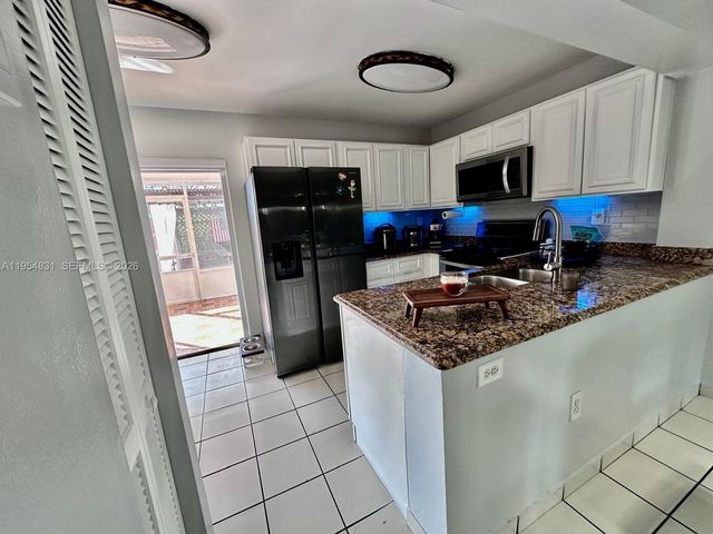 15645 SW 82nd Cir Ln 7-5, Miami, FL 33193