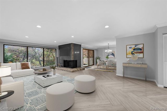 7106 Bridge Way W, West Bloomfield, MI 48322