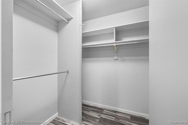 7106 Bridge Way W, West Bloomfield, MI 48322