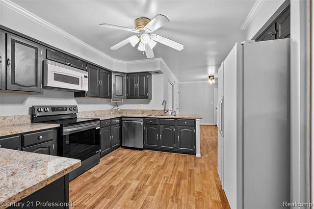 7106 Bridge Way W, West Bloomfield, MI 48322