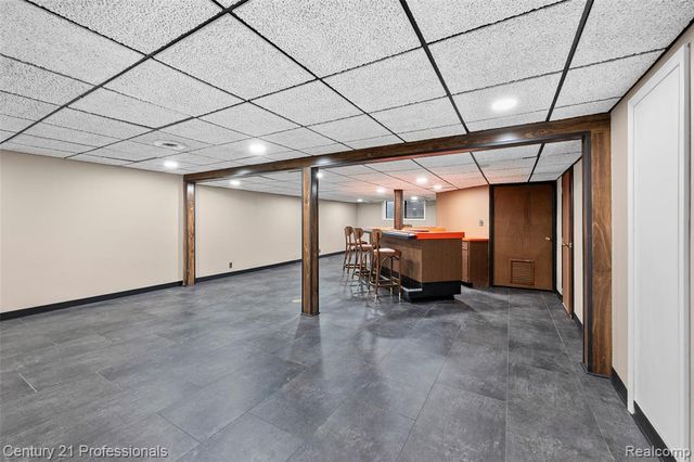 7106 Bridge Way W, West Bloomfield, MI 48322