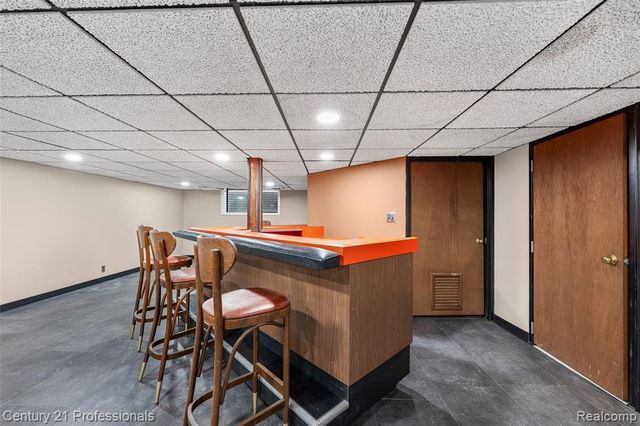 7106 Bridge Way W, West Bloomfield, MI 48322