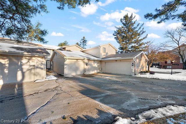 7106 Bridge Way W, West Bloomfield, MI 48322