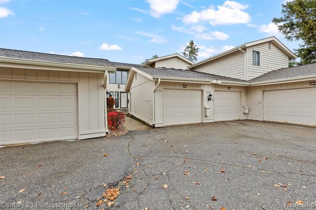 7106 Bridge Way W, West Bloomfield, MI 48322