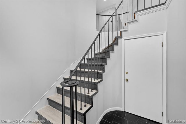 7106 Bridge Way W, West Bloomfield, MI 48322