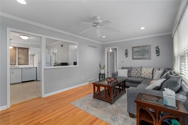 8401 W 68th Terrace, Overland Park, KS 66204
